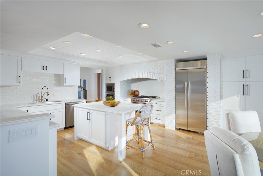2572 Bayshore