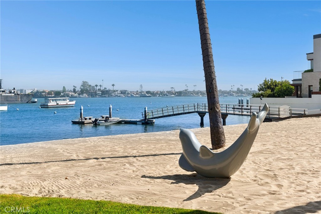 2572 Bayshore