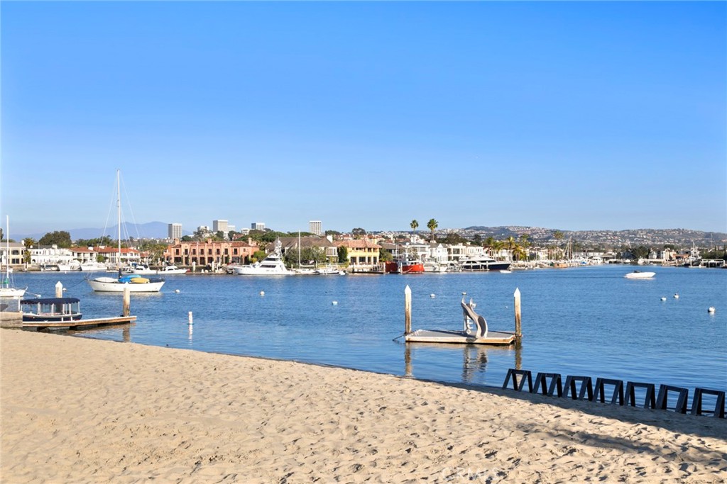 2572 Bayshore