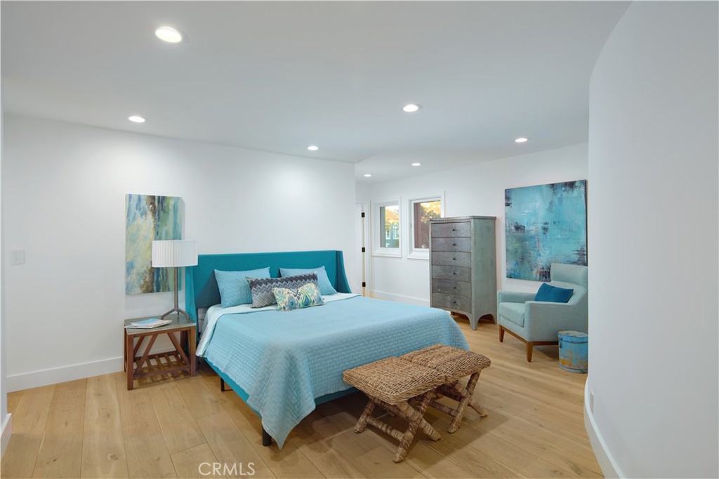 2572 Bayshore