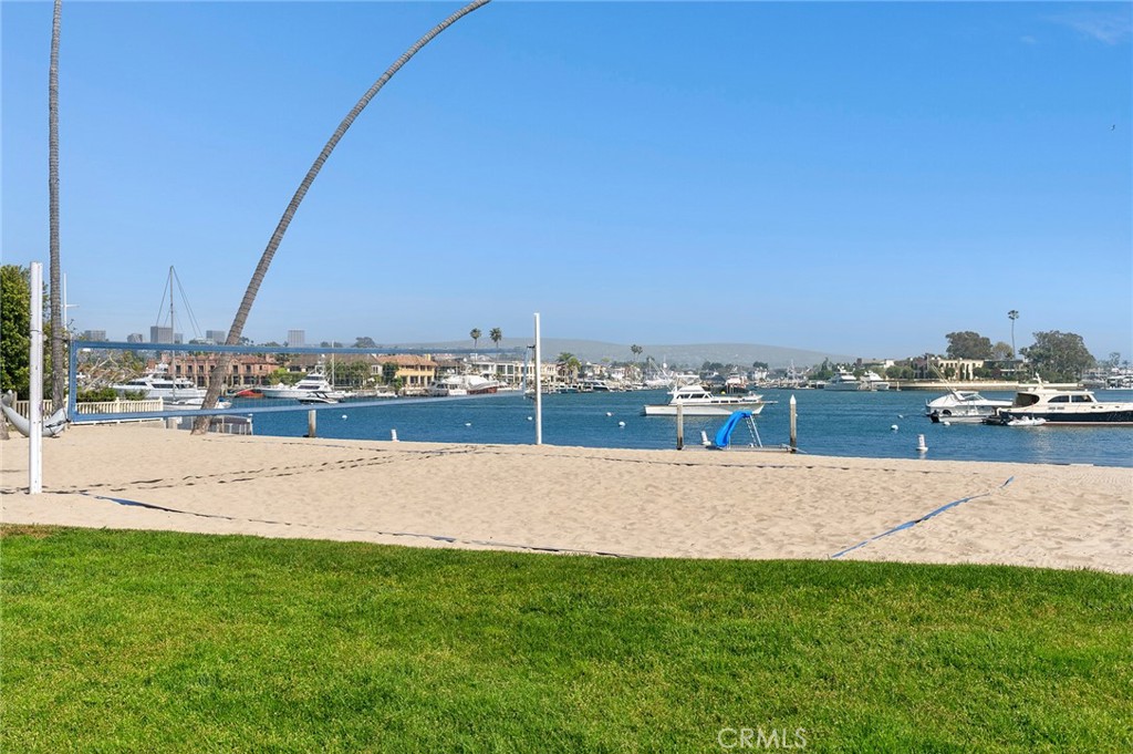 2572 Bayshore