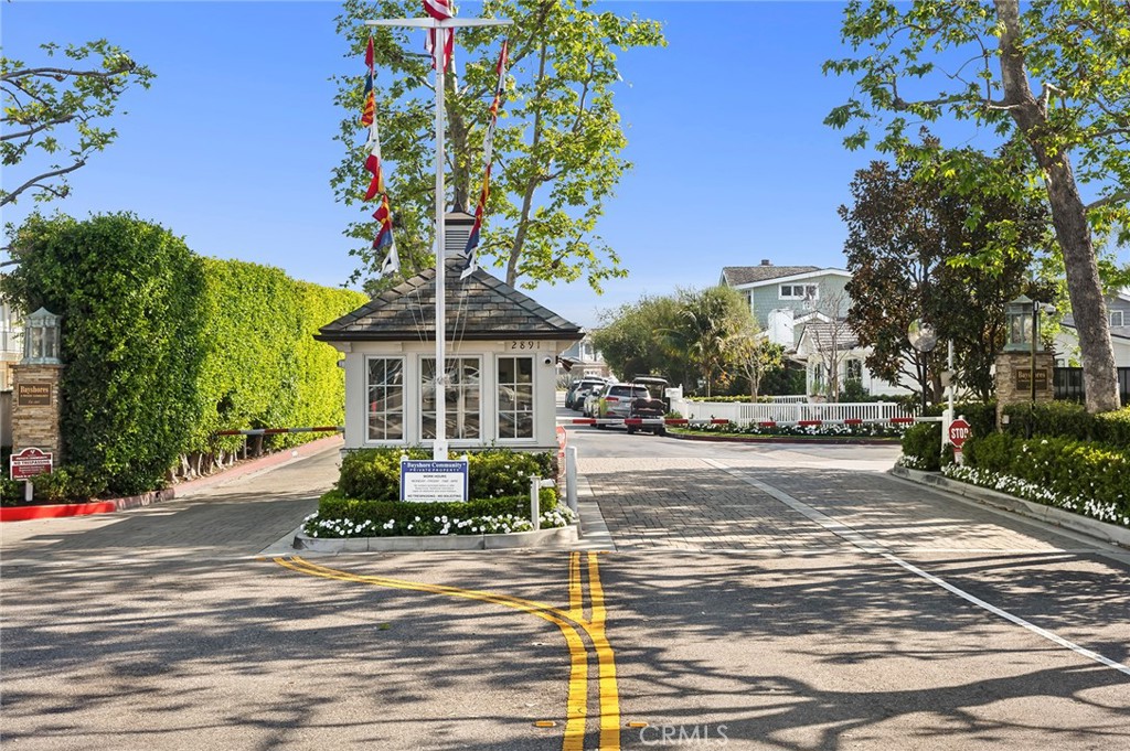 2572 Bayshore