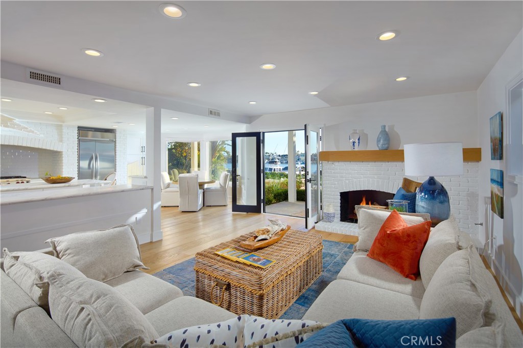 2572 Bayshore