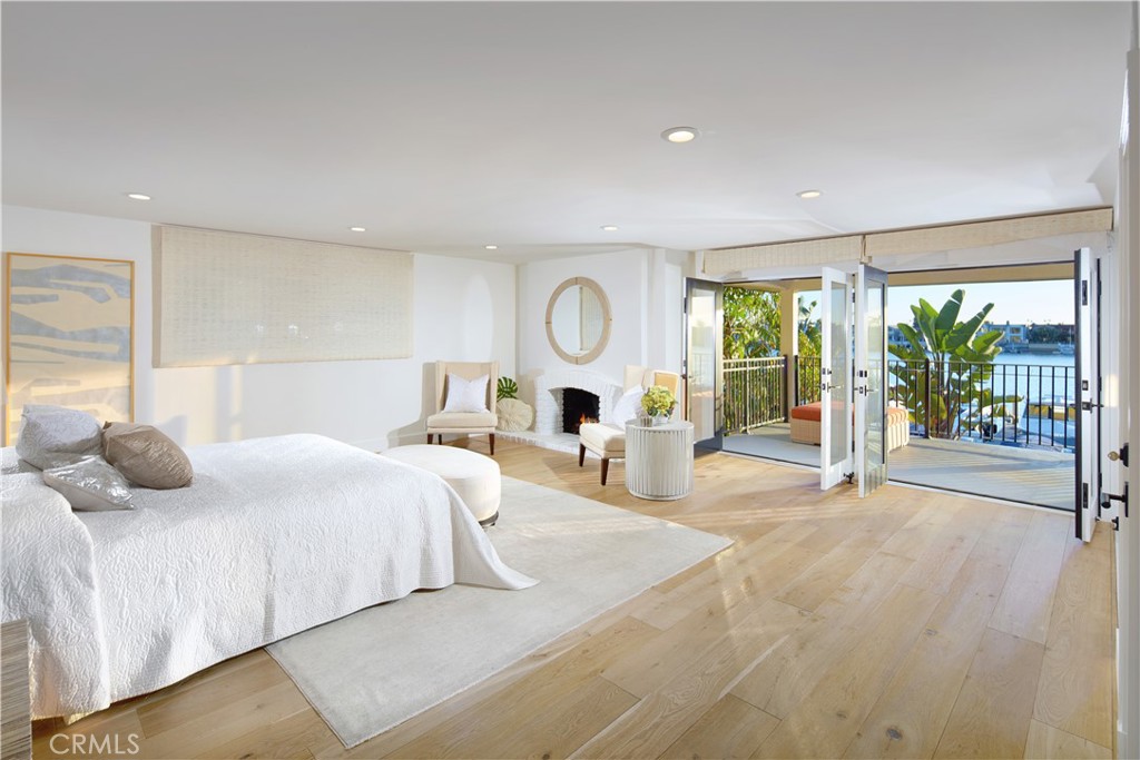 2572 Bayshore