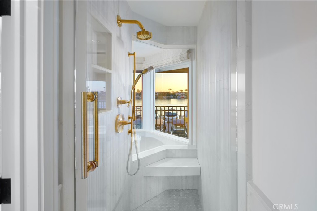 2572 Bayshore