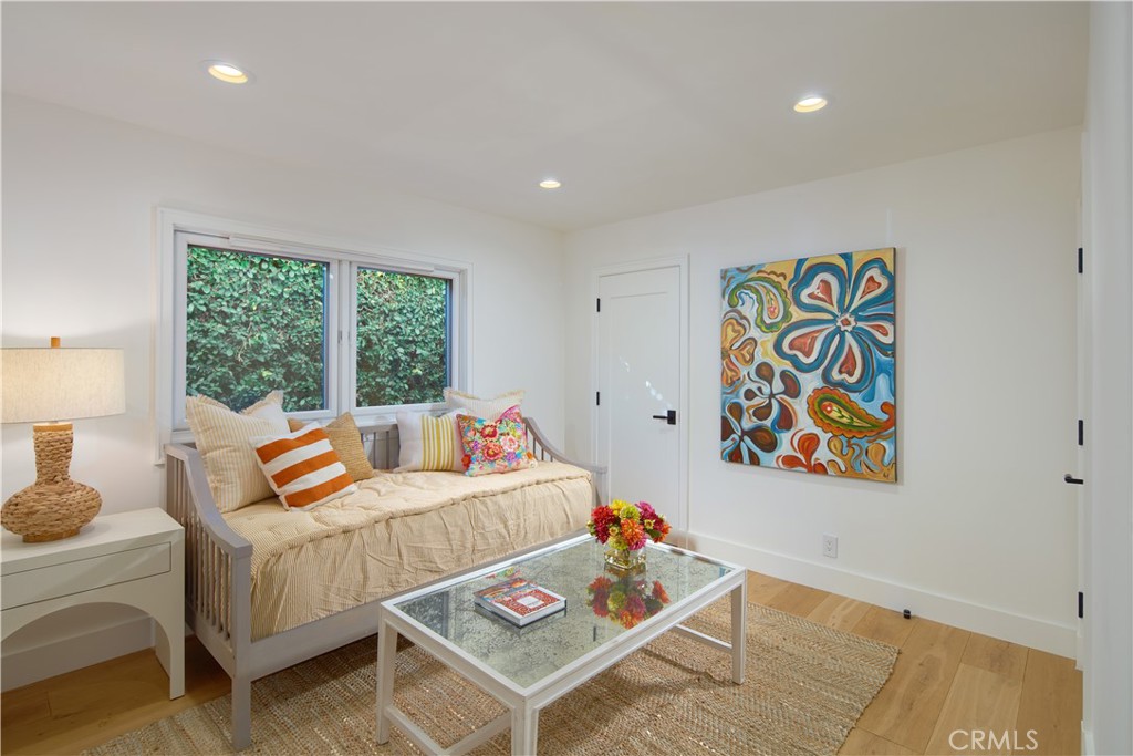 2572 Bayshore