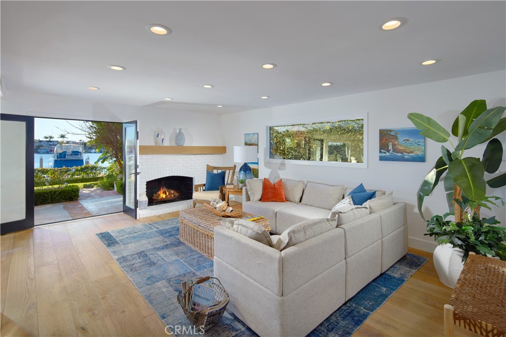 2572 Bayshore