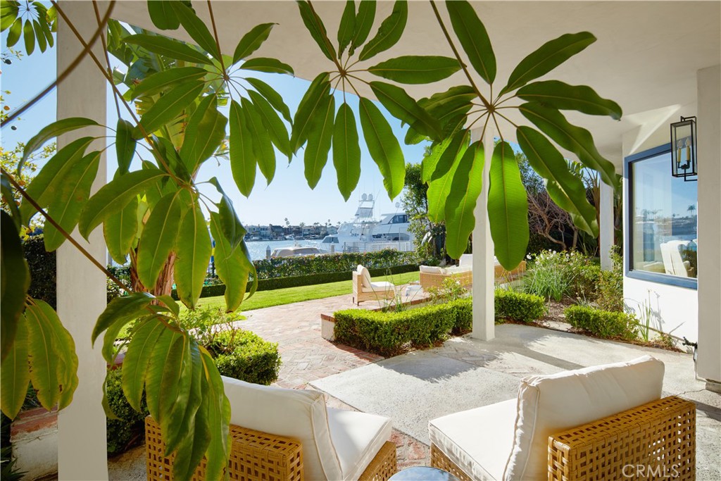 2572 Bayshore