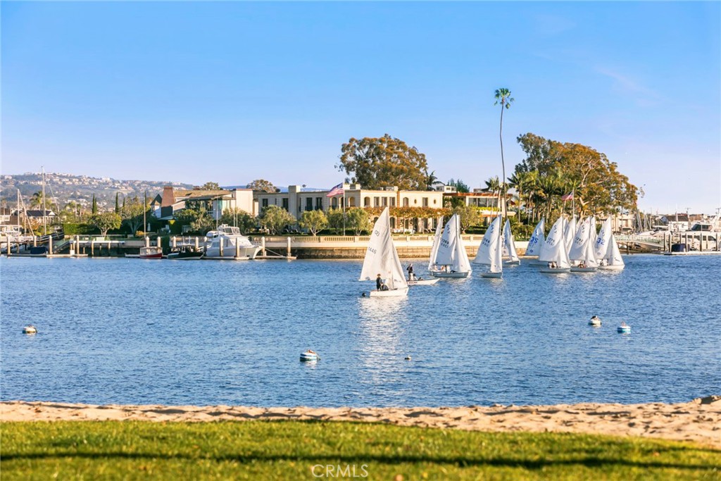 2572 Bayshore
