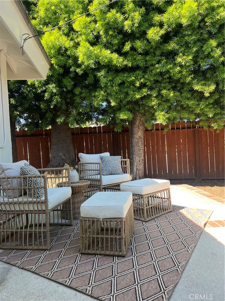 2046 Calvert