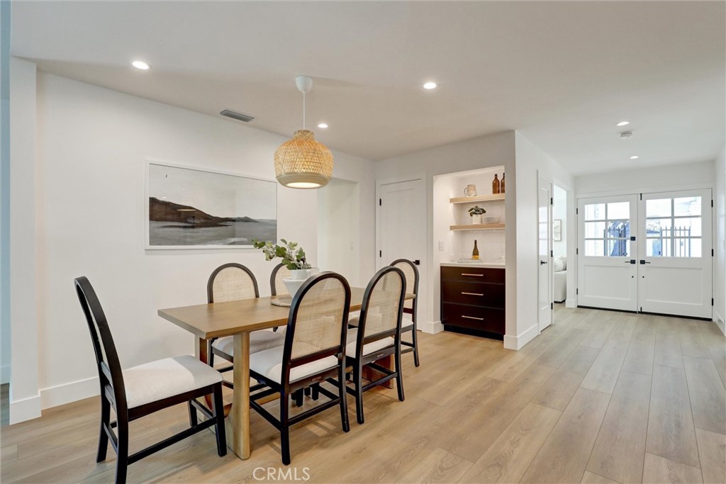 2046 Calvert