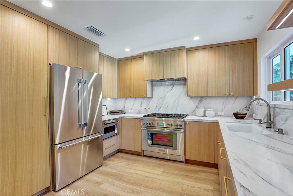 2046 Calvert