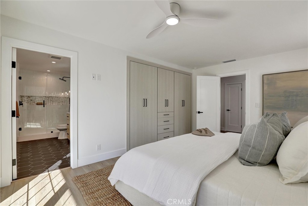 2046 Calvert