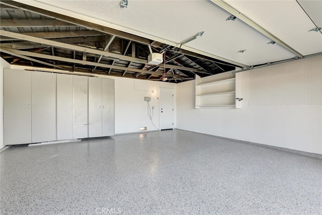 2046 Calvert
