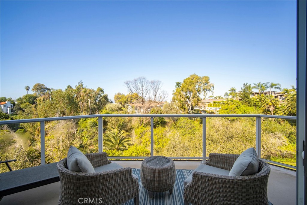 214 Avenida Montalvo 2