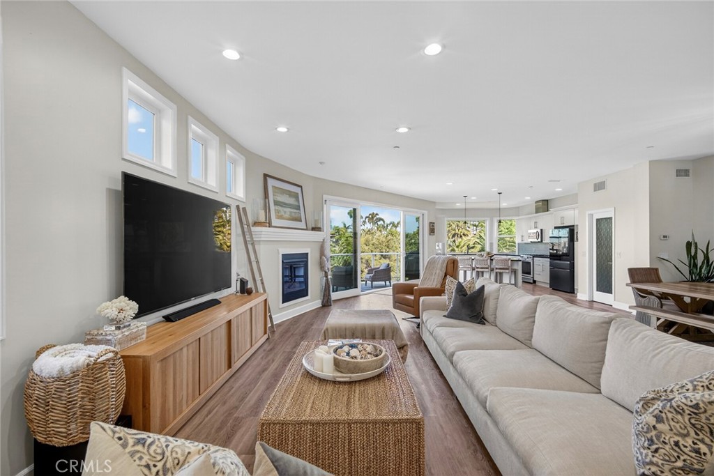 214 Avenida Montalvo 2