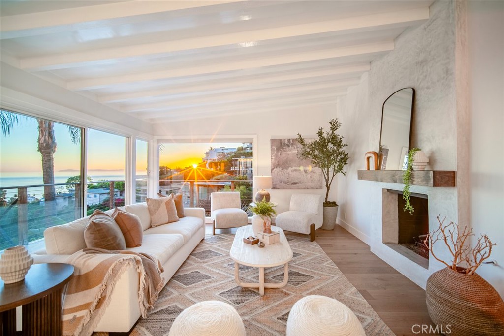 1099 Skyline Dr