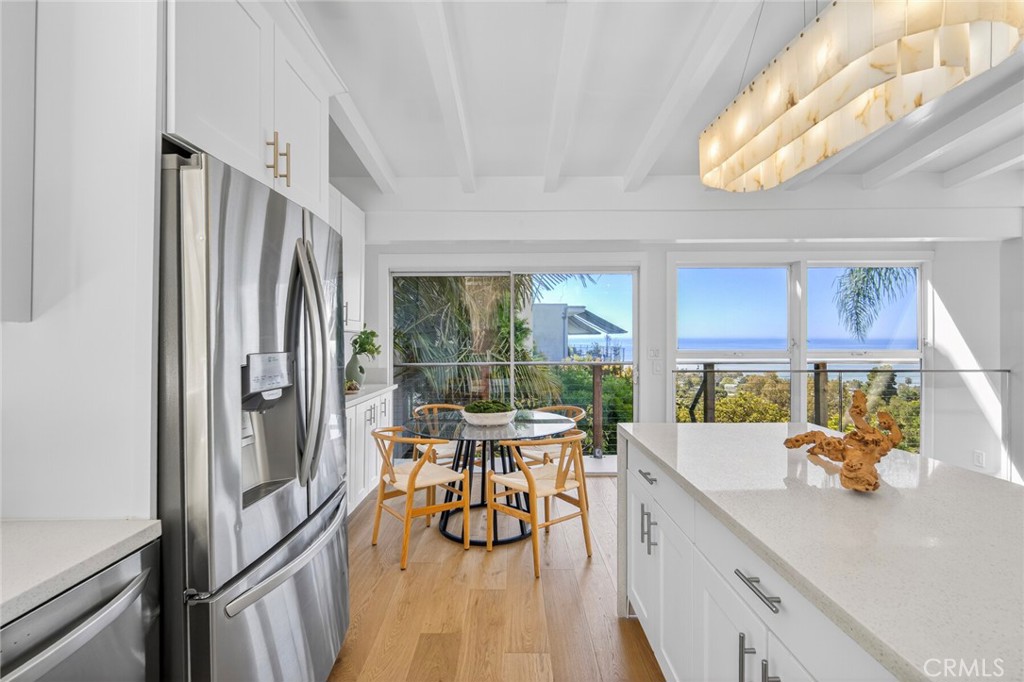 1099 Skyline Dr
