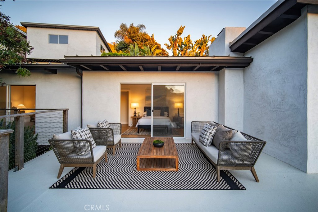 1099 Skyline Dr
