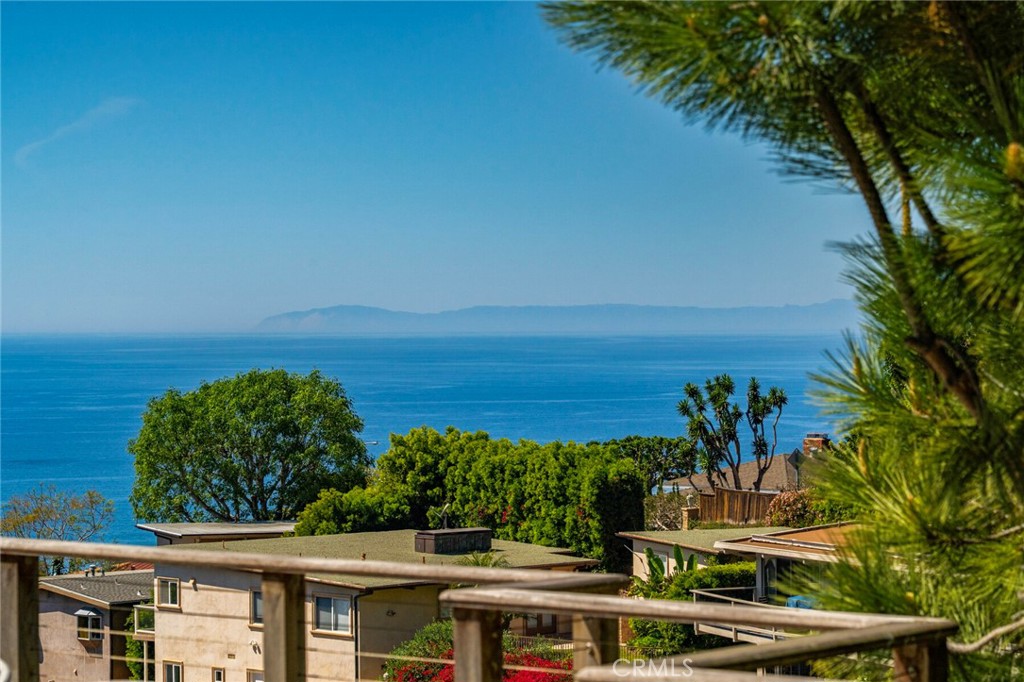 1099 Skyline Dr