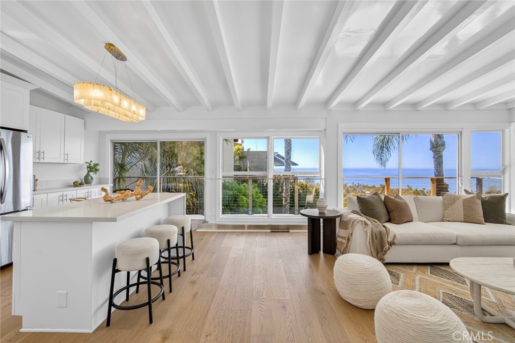 1099 Skyline Dr
