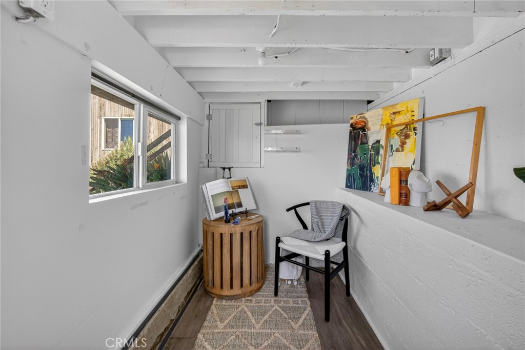 1099 Skyline Dr