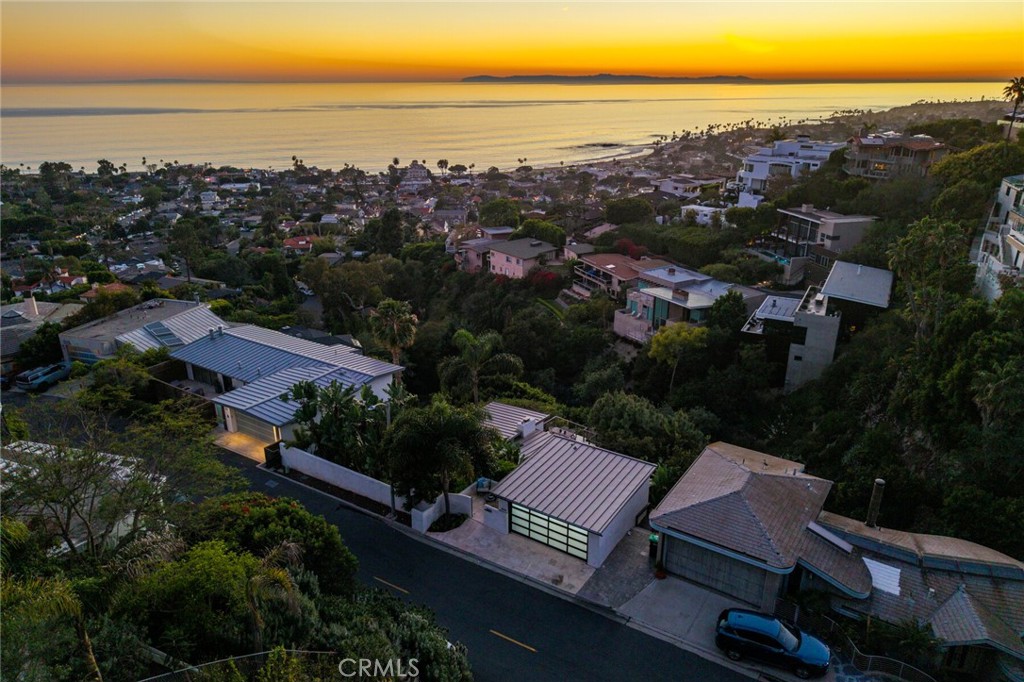 1099 Skyline Dr