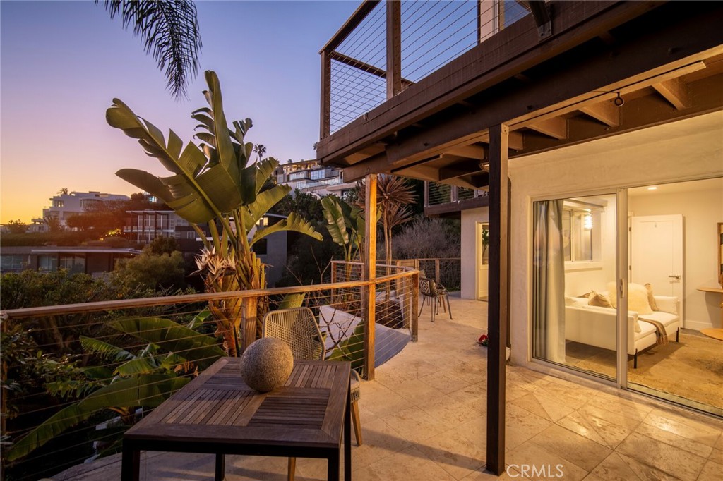 1099 Skyline Dr