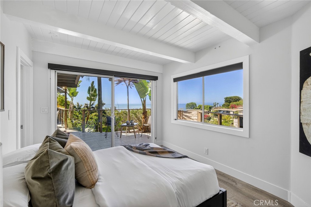 1099 Skyline Dr