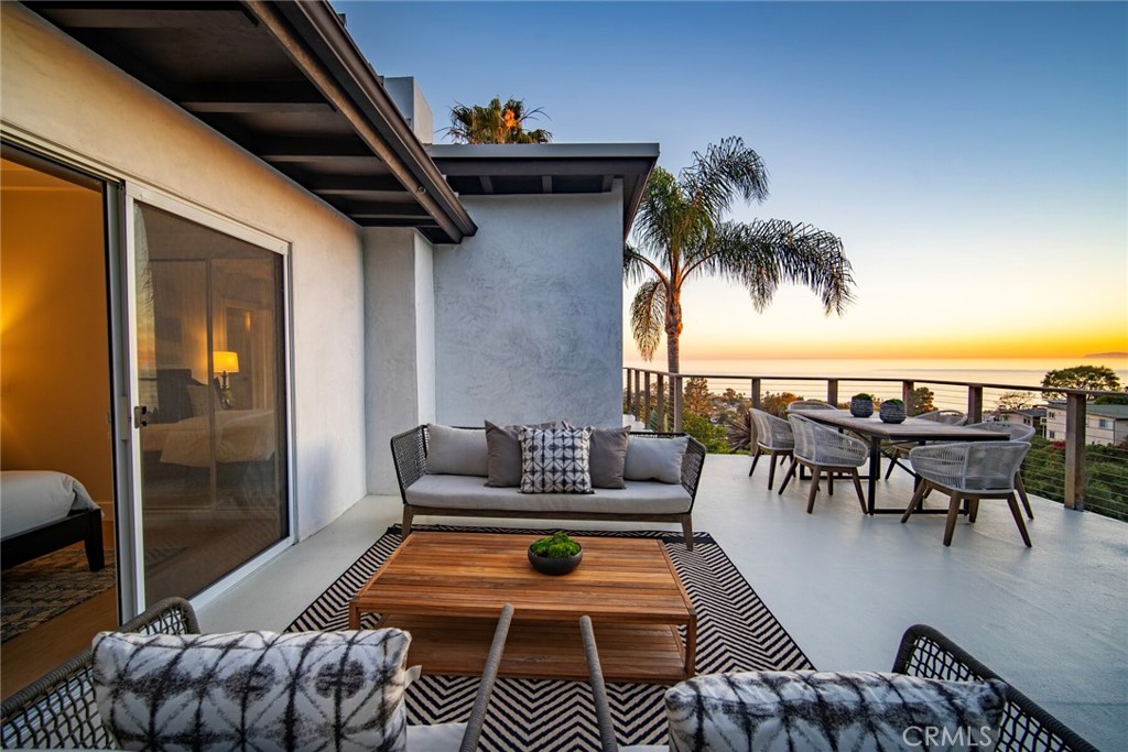 1099 Skyline Dr