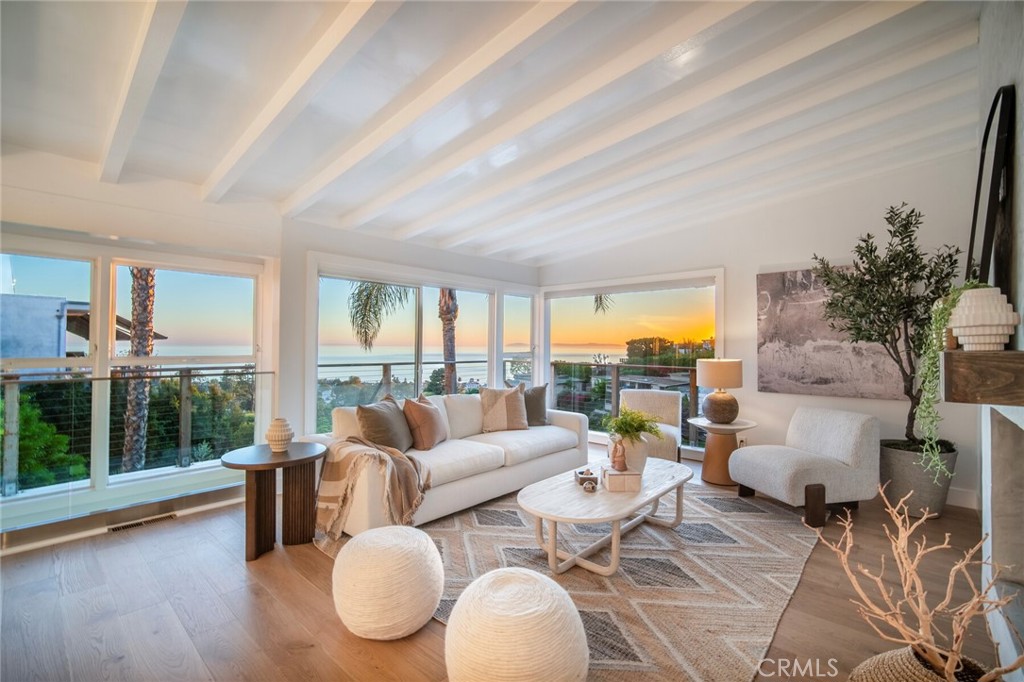 1099 Skyline Dr