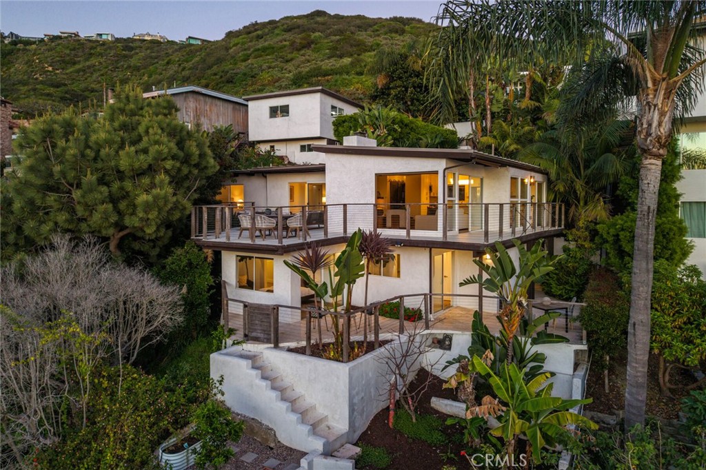 1099 Skyline Dr
