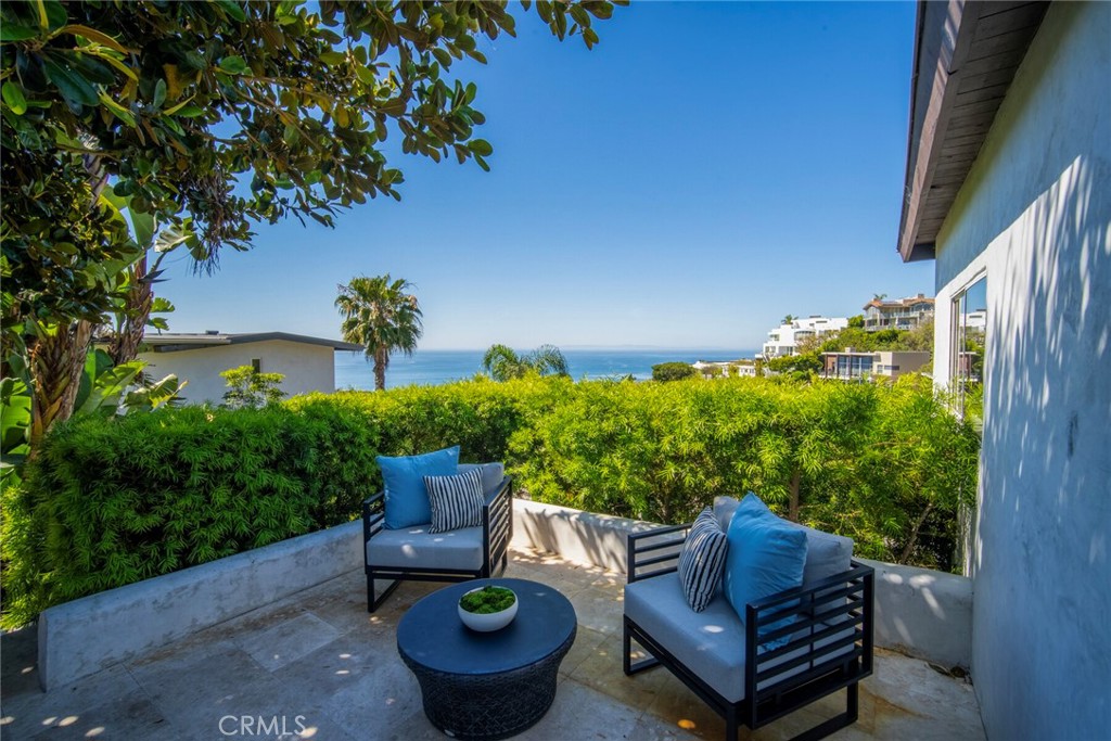 1099 Skyline Dr