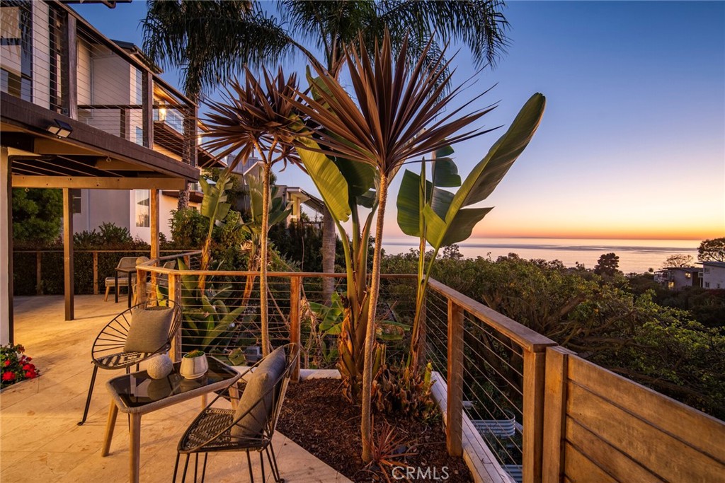 1099 Skyline Dr