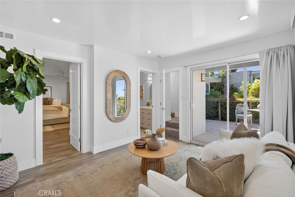 1099 Skyline Dr