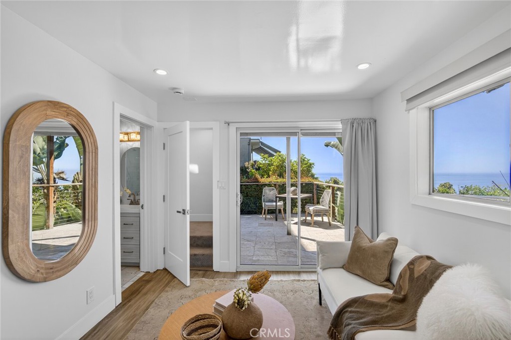 1099 Skyline Dr