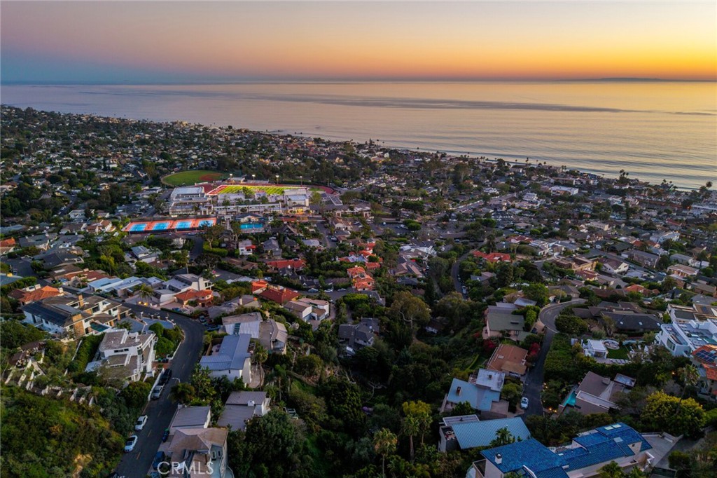1099 Skyline Dr