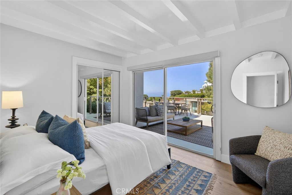1099 Skyline Dr