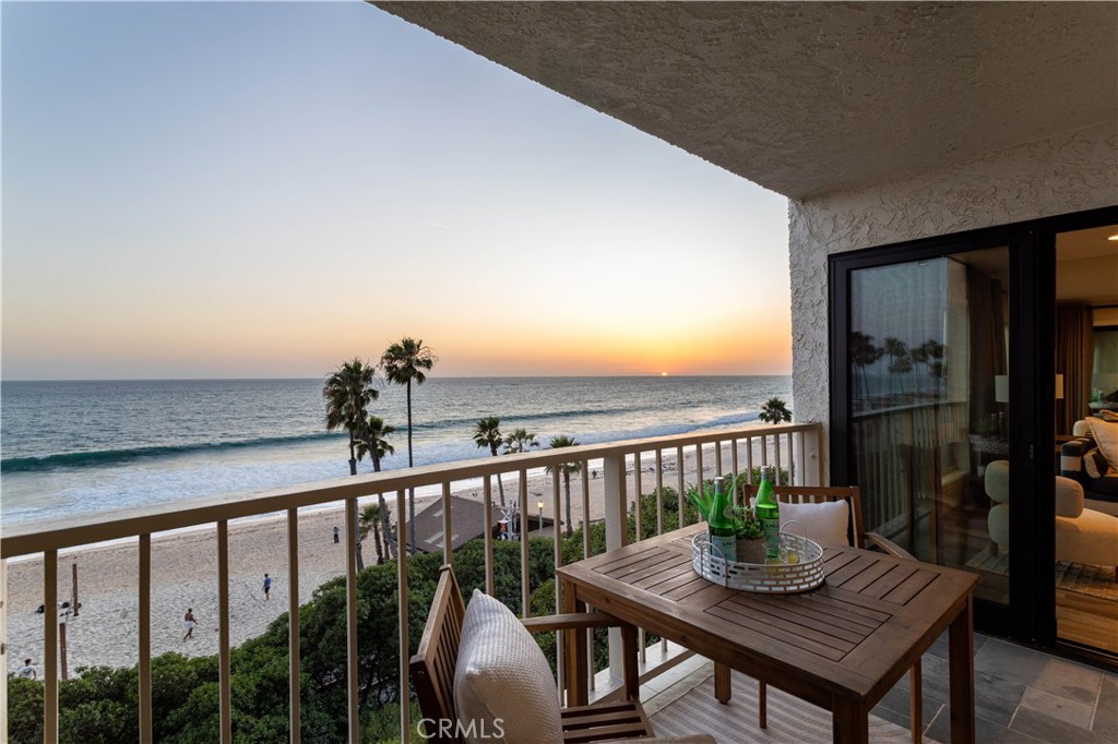 423 Avenida Granada 2