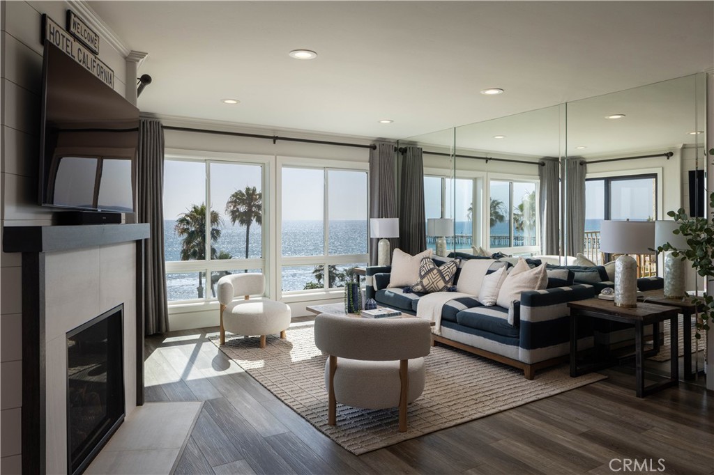 423 Avenida Granada 2