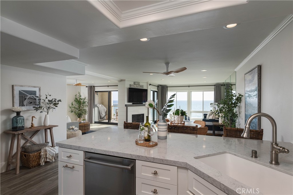 423 Avenida Granada 2