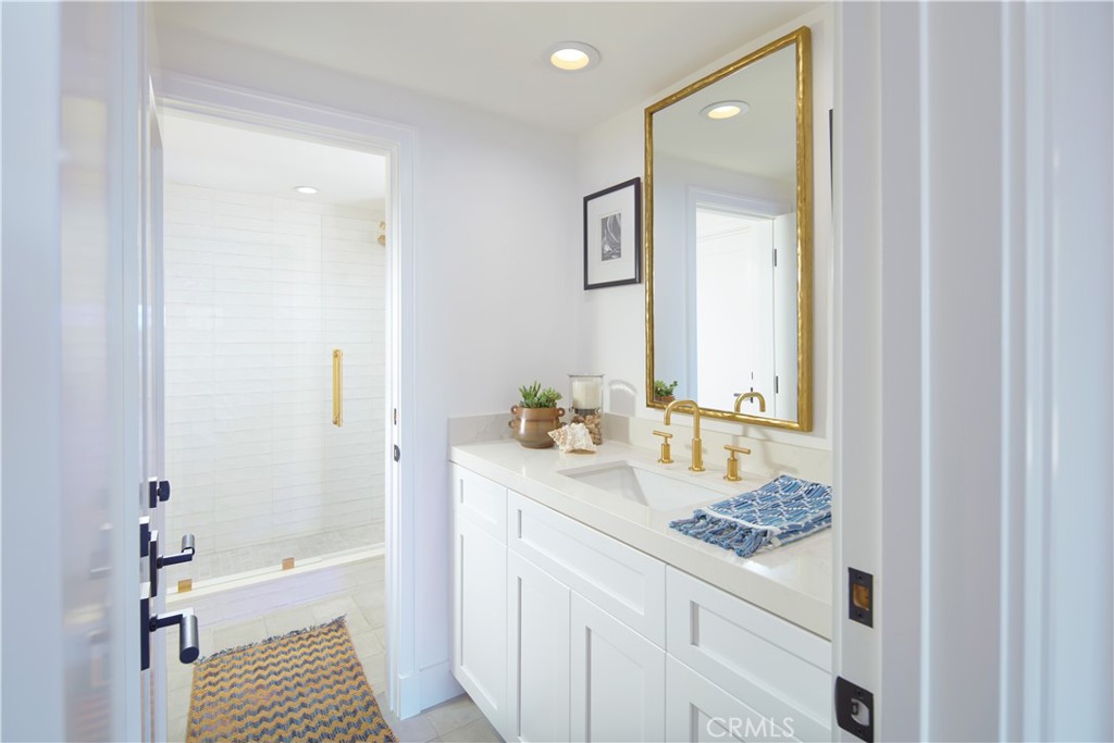2572 Bayshore