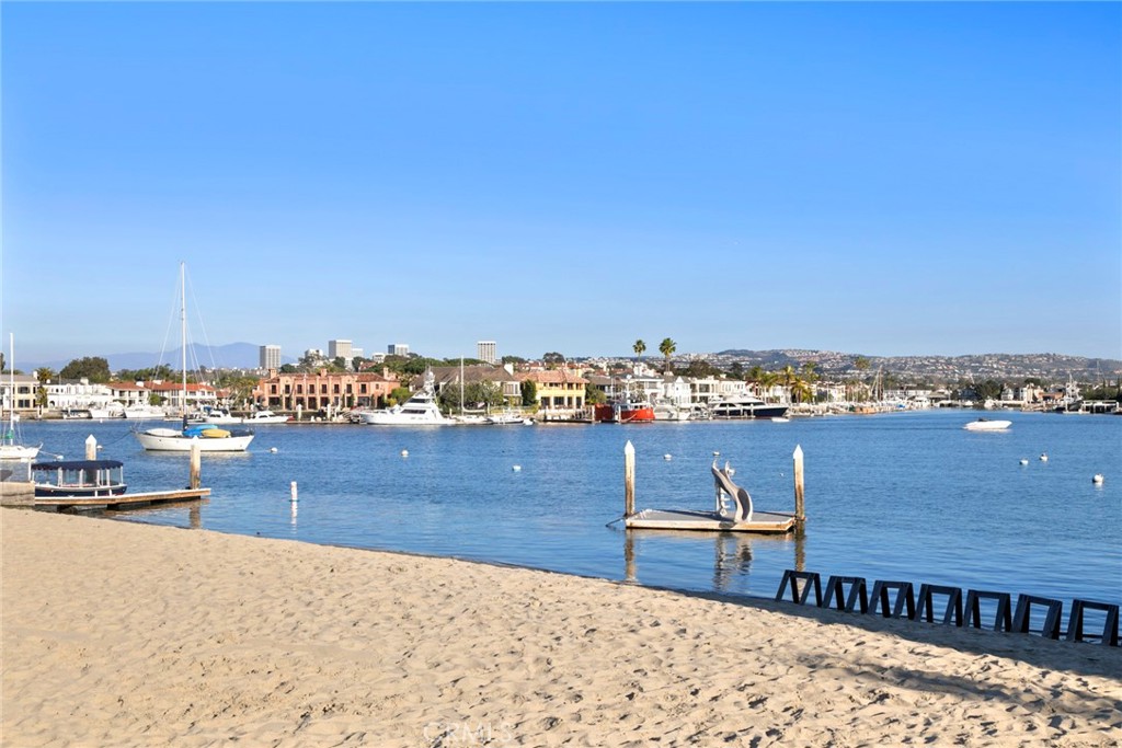 2572 Bayshore