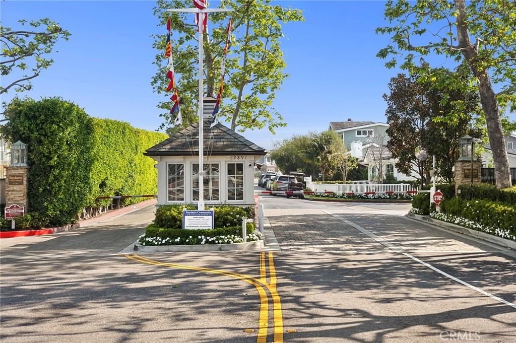 2572 Bayshore