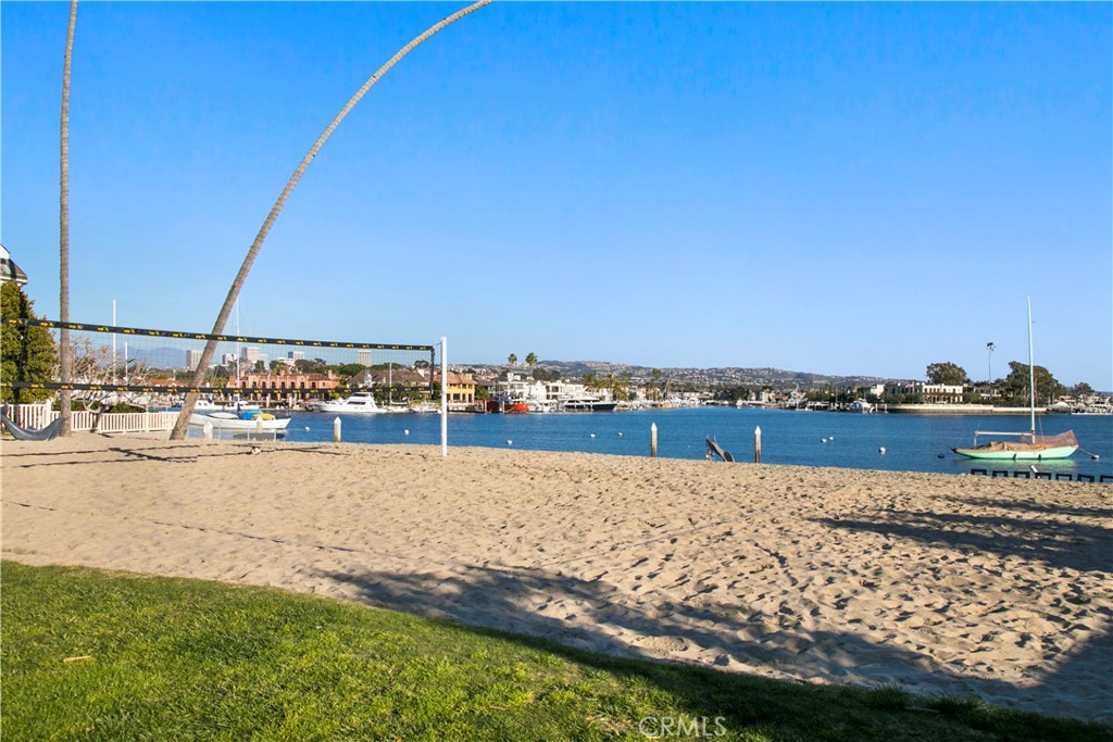2572 Bayshore