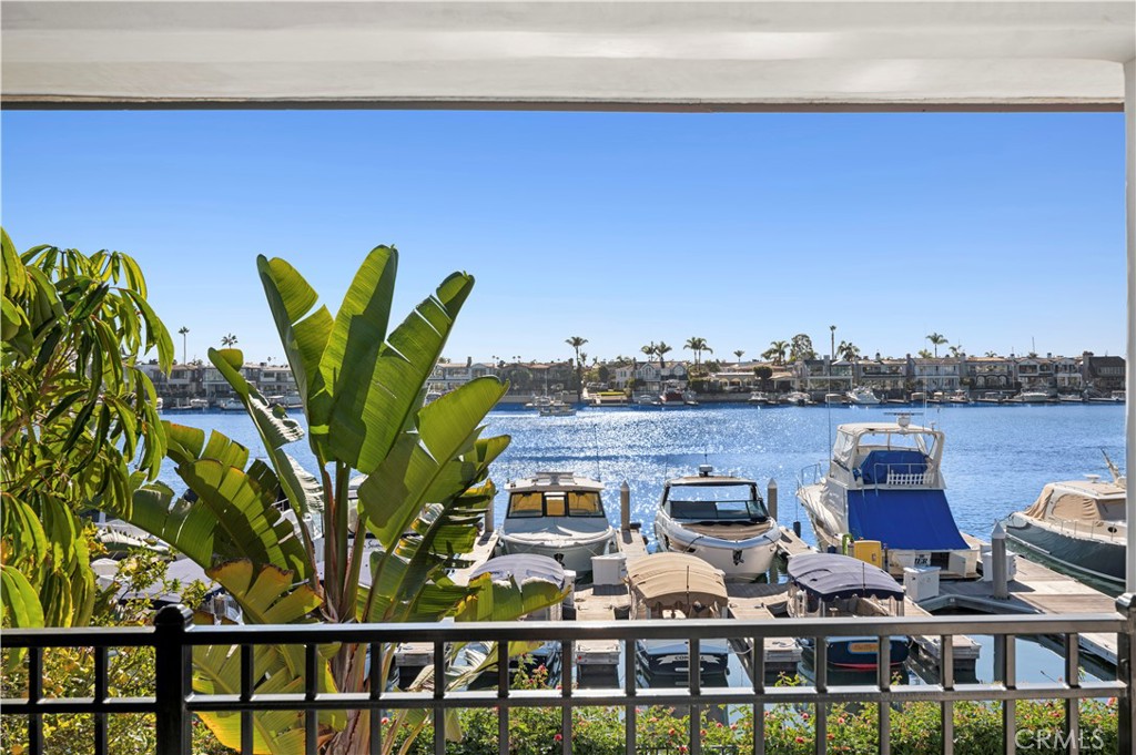 2572 Bayshore