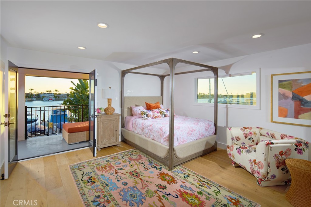 2572 Bayshore