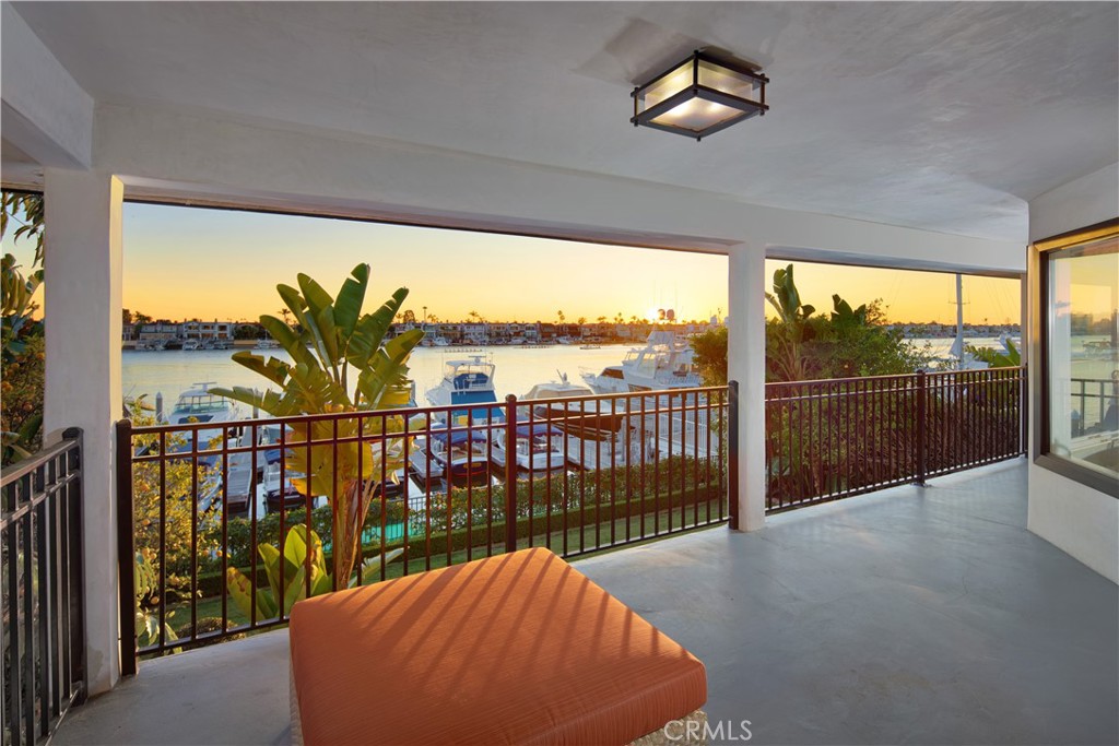 2572 Bayshore
