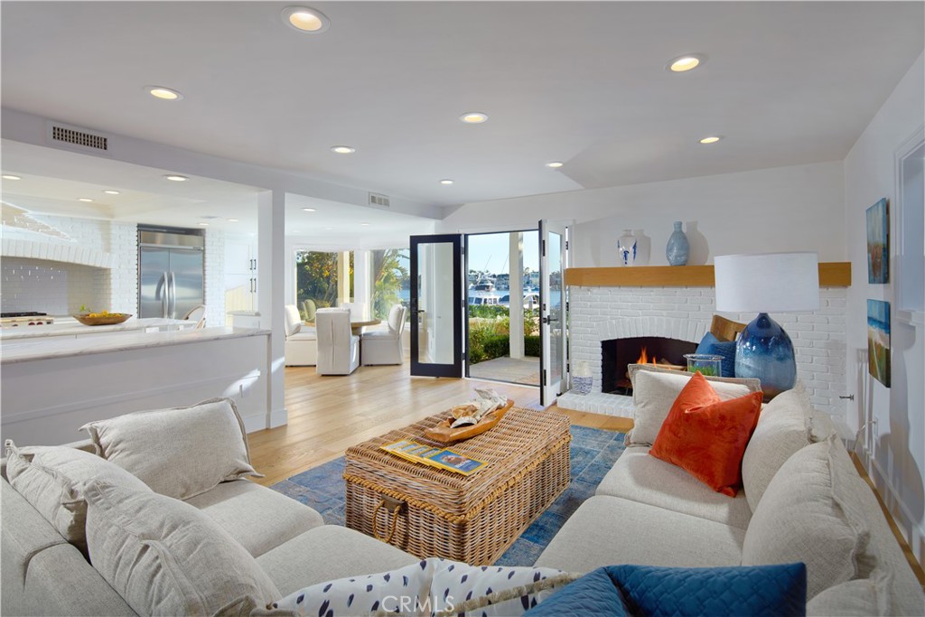 2572 Bayshore