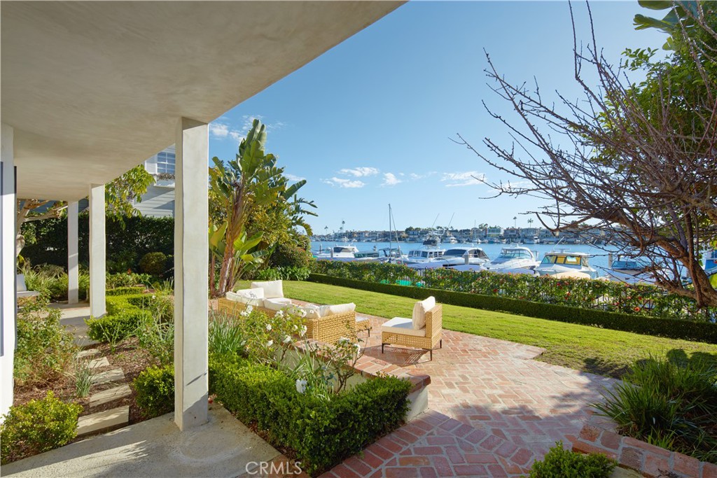 2572 Bayshore